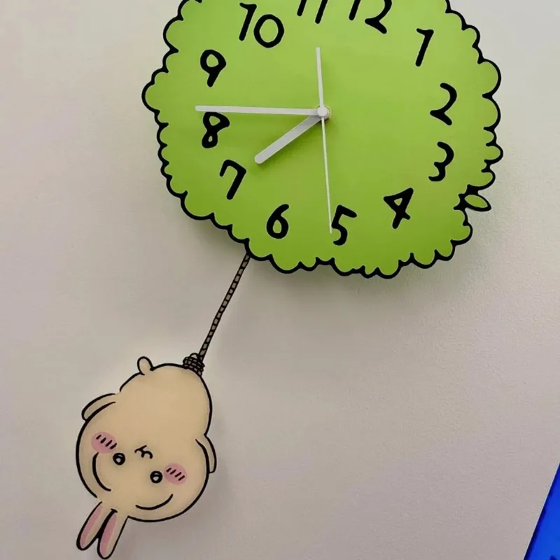 Baby Nursery Hanging Decor - Horloge murale à pendule Chiikawa mignonne